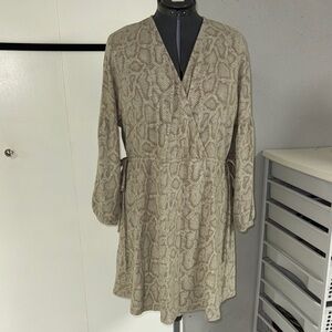 Gilli Beige Snake Print Long Sleeve Dress